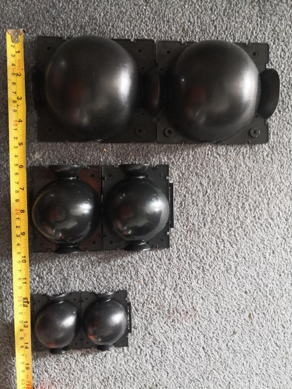 8cm black rooting ball designed for healthy plant propagation, offering optimal drainage and aeration for robust root growth.