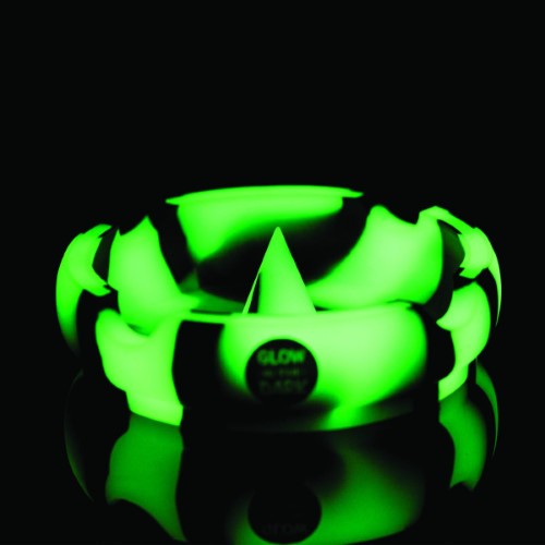 Set of 6 glow-in-the-dark silicone ashtrays, vibrant colors, durable, flame-resistant, perfect for cigarettes and cigars.