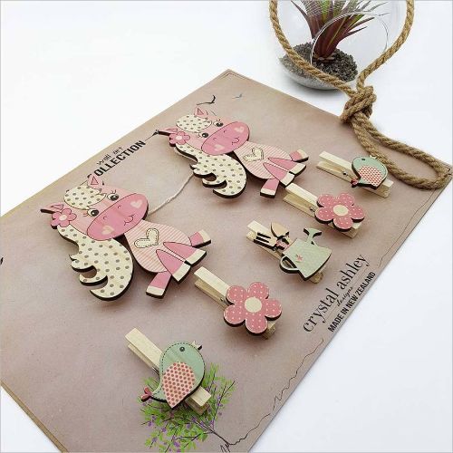 Art Pegs: Pony for displaying kids' artwork and photos; eco-friendly pine veneer with whimsical pony design.