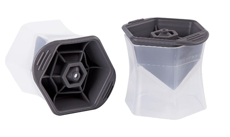 Set of 2 BPA-free silicone ice moulds creating large cubes for slow melting, ideal for whiskey and cocktails.