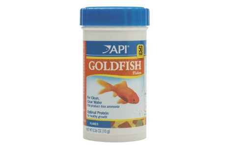 Aquatic API Goldfish Flakes: nutritionally-rich food for vibrant, healthy goldfish, promoting growth and reducing ammonia release.