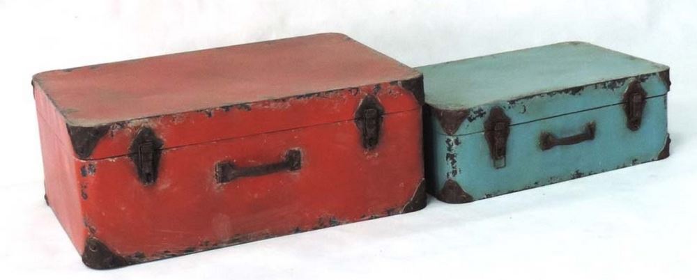 Set of 2 metal trunks by Rembrandt, spacious design, perfect for storage or decorative use.