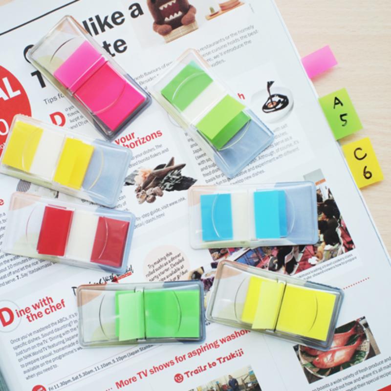 Vibrant orange Stick'n Pop Up Flags (45x25mm) for marking documents, with 50 repositionable sheets for effective organization.