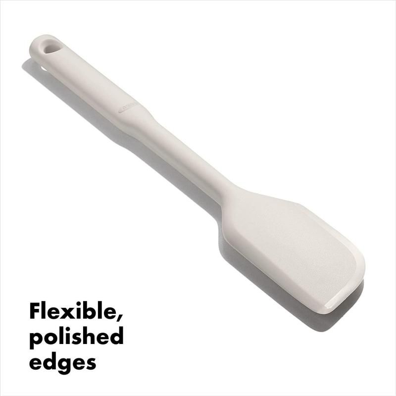 OXO Good Grips Small Spatula in Oat, 24cm, features flexible edges and a non-slip grip for efficient mixing and scraping.