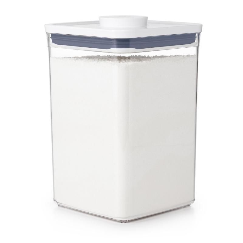 Durable 4.2L OXO Good Grips POP 2.0 container in clear design, ensuring airtight storage and easy pouring for pantry organization.