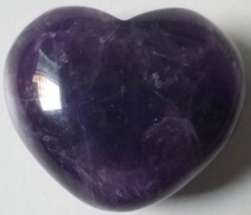 Amethyst heart crystal (3cm) showcases deep purple hues, perfect for decor, meditation, and emotional balance.
