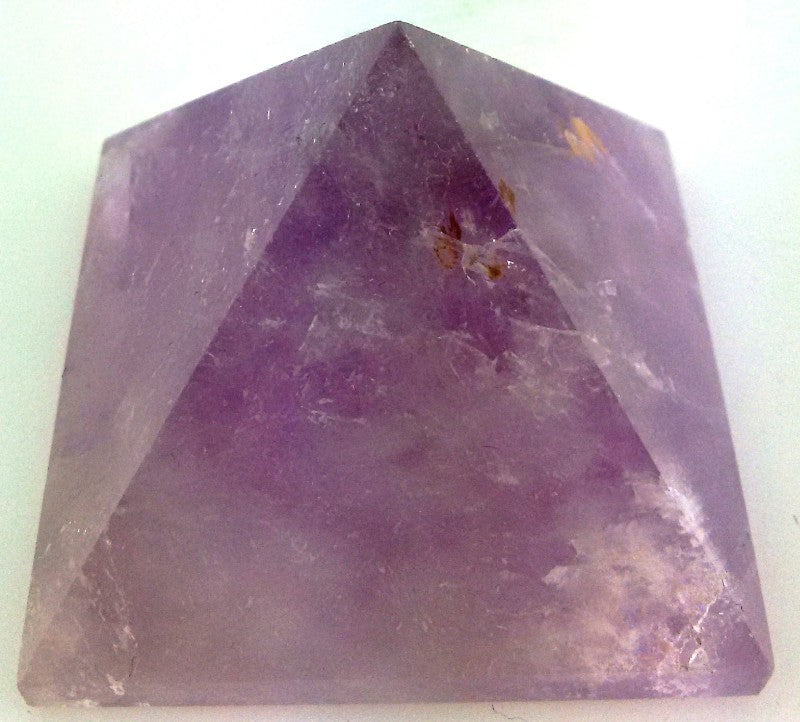 Amethyst pyramid crystal, 3.80 x 3.20 cm, enhances wellness and meditation with calming energy and unique beauty.