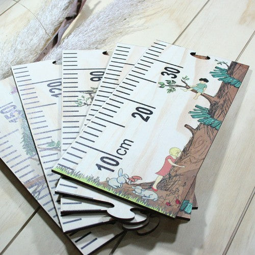 Eco-friendly growth chart ruler featuring a treehouse design, measuring 1.5m tall, with 5 interactive puzzle pieces.