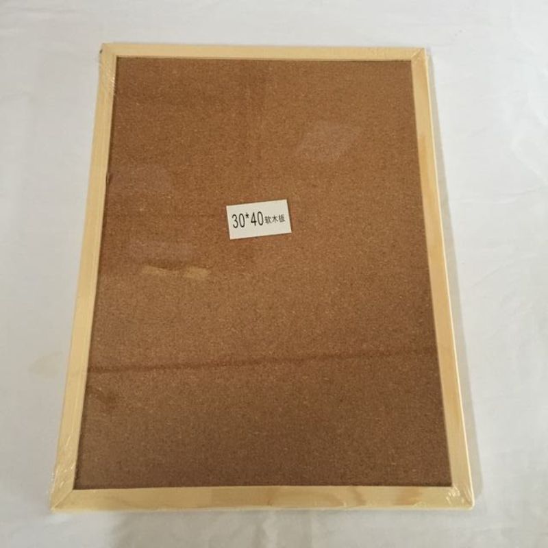 Set of 12 lightweight corkboards, 30 x 40cm each, perfect for organizing tasks and displaying memories.