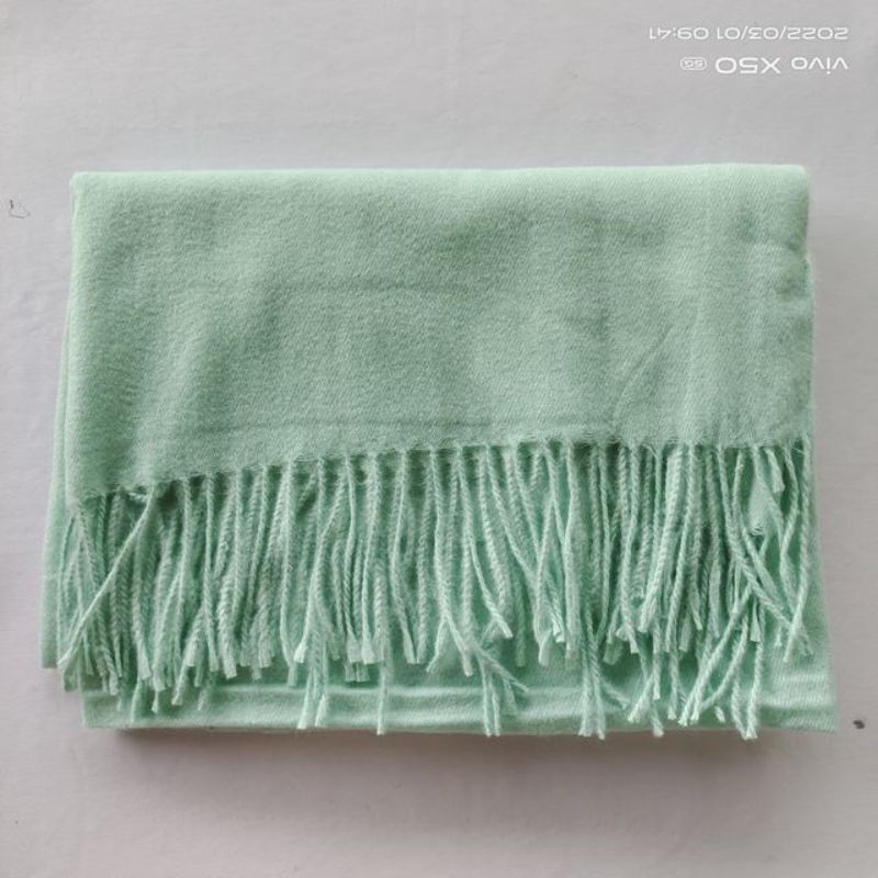 Set of 6 green scarves, 70 x 180 cm, stylish and versatile for any occasion, made from soft, breathable fabric.