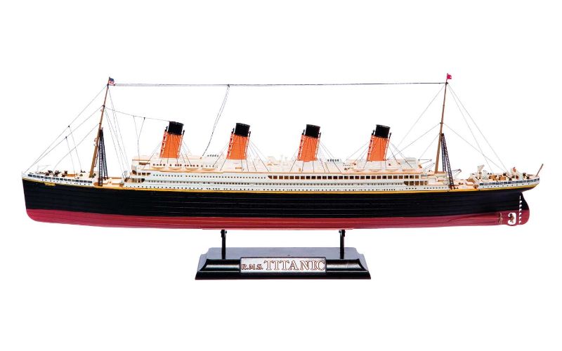 Airfix Kit Model - 1:700 RMS Titanic Gift Set