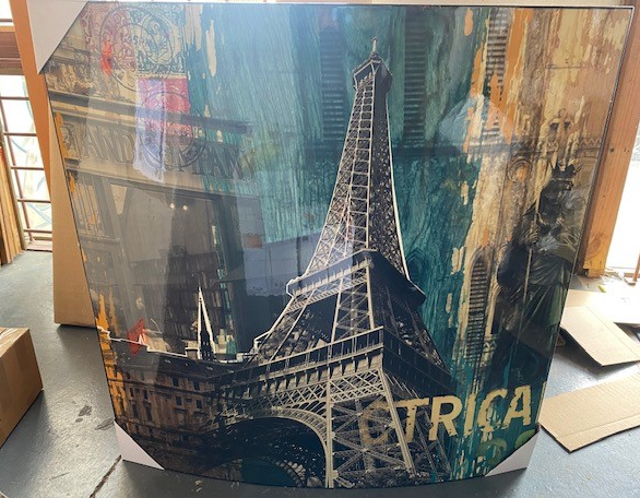 Set of 2 Eiffel Tower paintings featuring concave and convex designs, adding Parisian charm to any space.
