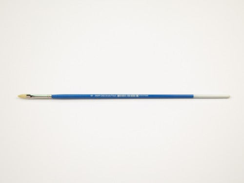 Close-up of the Das S2003fr Bristle Filbert #0 artist brush, ideal for fine detail and versatile painting techniques.