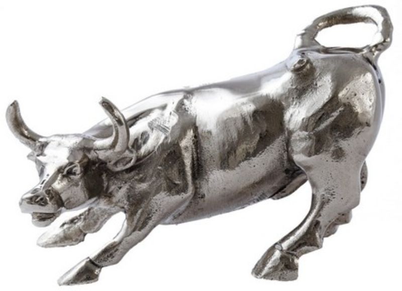 Aluminium Bull ornament measuring 20cm, showcasing modern elegance and unique design, perfect for any decor style.