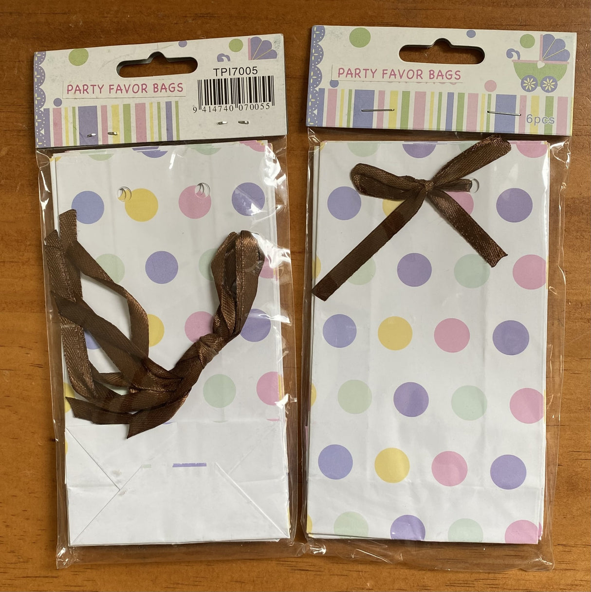 Set of 12 clear baby shower favour bags, perfect for treats and gifts, adding elegance to any celebration.