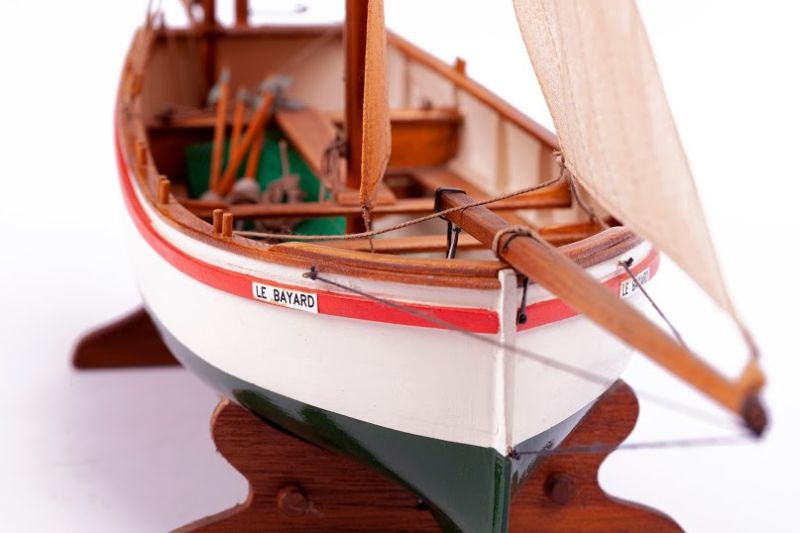 Detailed wooden model kit of the historic Le Bayard fishing vessel, ideal for maritime hobbyists and model builders.