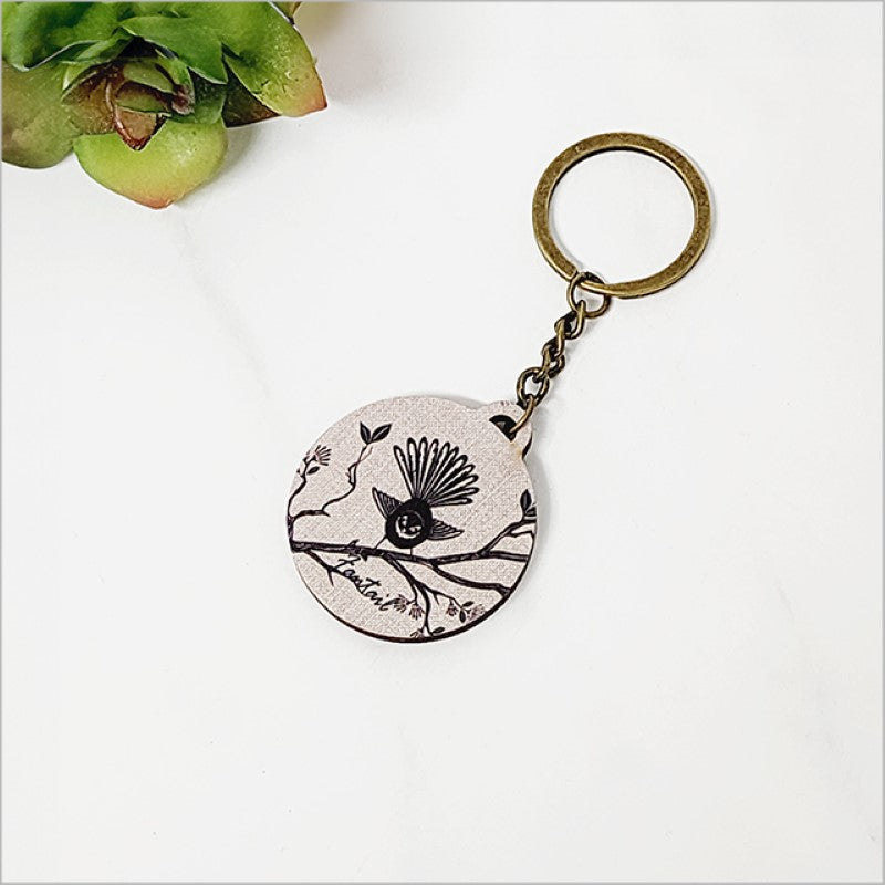 Lightweight printed pine veneer keychain featuring a Fantail design, perfect for adding Kiwiana charm to your keys or bags.