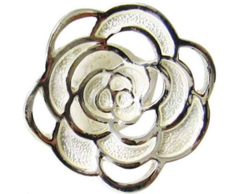 Elegant Snaps REDFOX in White Gold Rose, featuring a unique design that adds sophistication and versatility to any outfit.