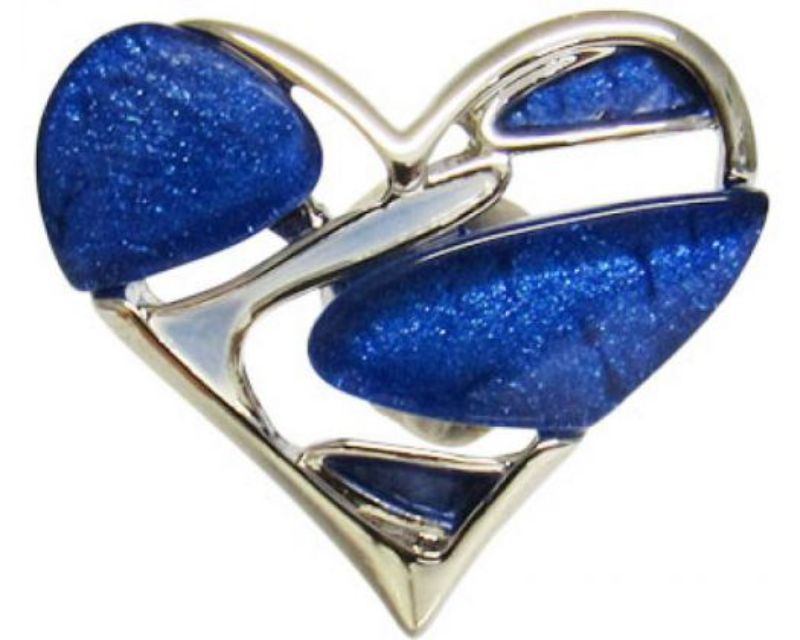 Bright blue heart-shaped snap accessory, perfect for adding a colorful touch to jackets, bags, and bracelets.