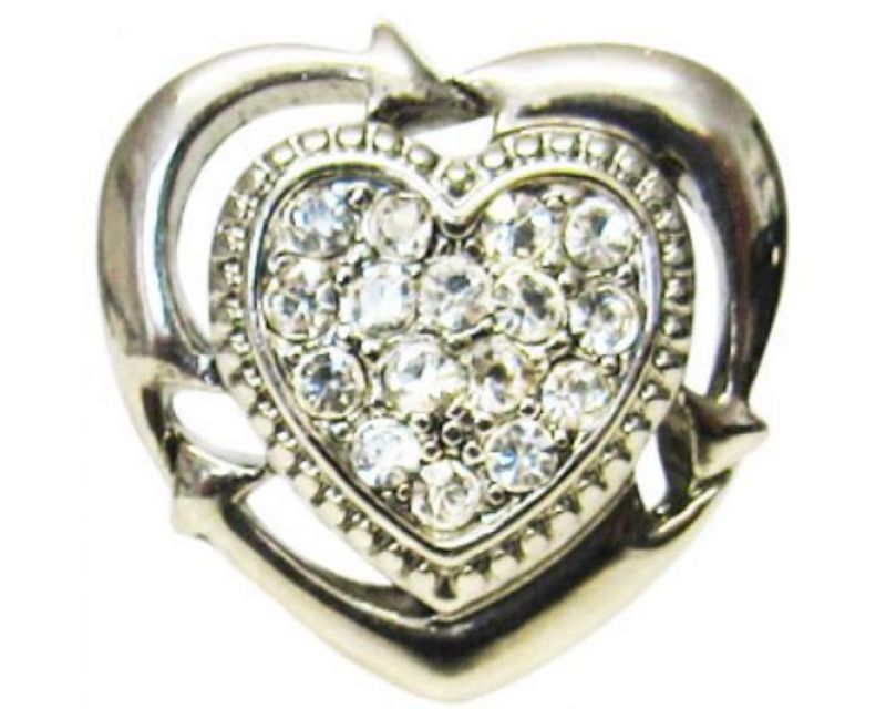 Elegant heart-themed snap accessory with a white background, perfect for expressing love and personal style.