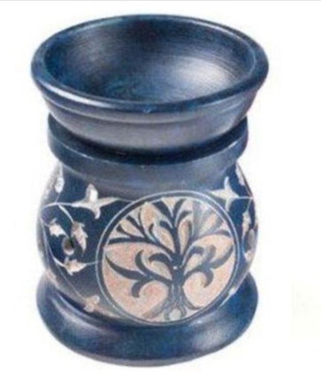 Soapstone oil burner, 10cm, featuring natural patterns; ideal for aromatherapy and enhancing home decor.