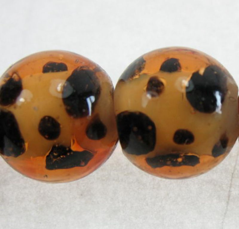Set of 2 Fancy Beads, 14x14mm, 15 vibrant pieces for elegant jewelry and creative projects.