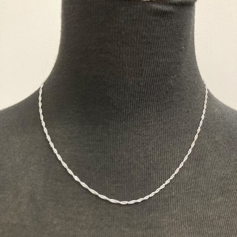 Pack of 5 silver-plated 45cm chains, perfect for custom necklaces and bracelets with a delicate yet durable design.