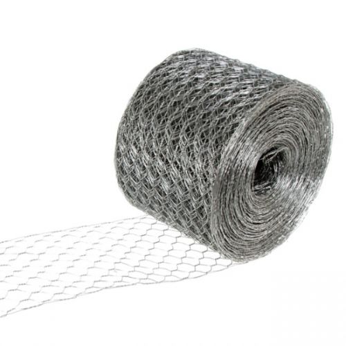 "Durable 10cm x 20m chicken wire roll for floral arrangements, perfect for bouquets and crafts."