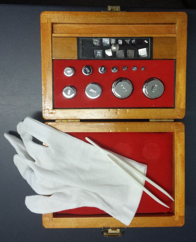 Jadever F1 23pc Weight Set featuring precise calibration weights for laboratory and industrial applications.