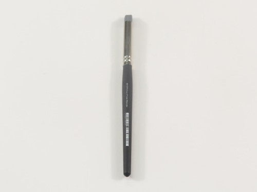 High-quality rubber tipped chisel brush for precision blending in acrylic, oil, and watercolor painting.