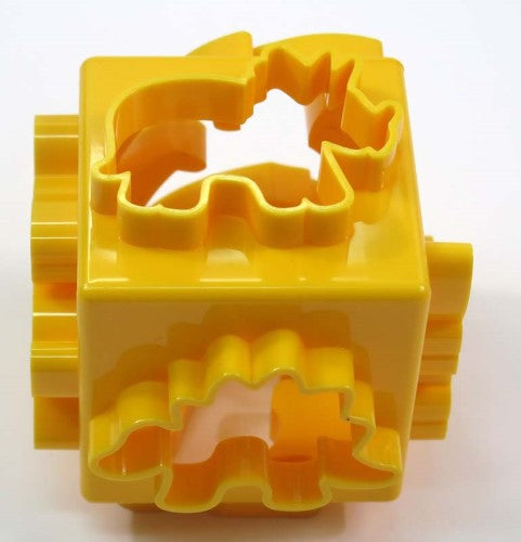 Multi Dough Cutter Dinosaur in 7 cm plastic, featuring 5 cm dinosaur shapes for fun baking activities and imaginative play.