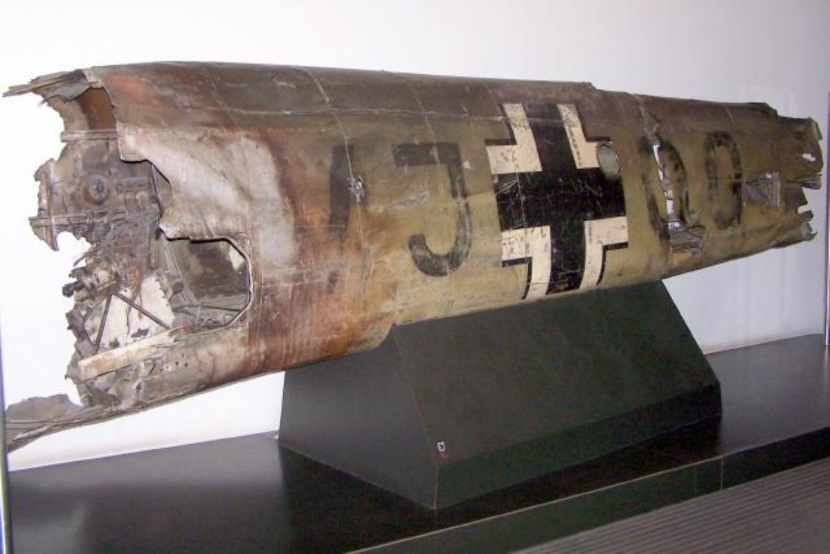 Detailed diecast model of the 1/72 Me BF110D, piloted by Rudolf Hess, showcasing authentic WWII markings and craftsmanship.