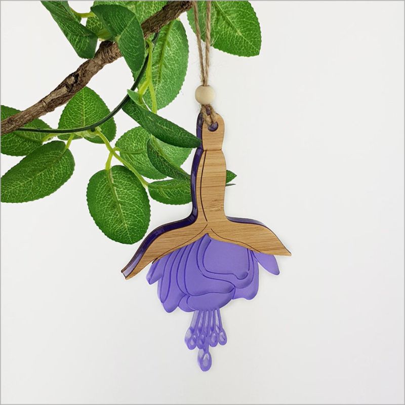 Hanging ornament featuring a fuchsia flower design made of bamboo and purple acrylic, perfect for elegant home decor.