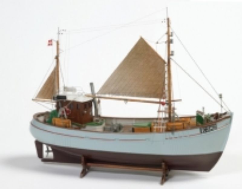 Detailed wooden model kit of the 1/33 Mary Ann cutter, highlighting its maritime design and North Sea fishing heritage.
