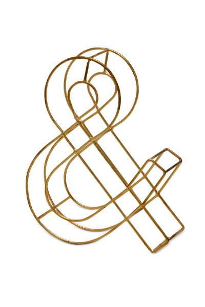 Handcrafted gold 3D wire ampersand '&' letter, stylish accent for modern decor, ideal for weddings and anniversaries.