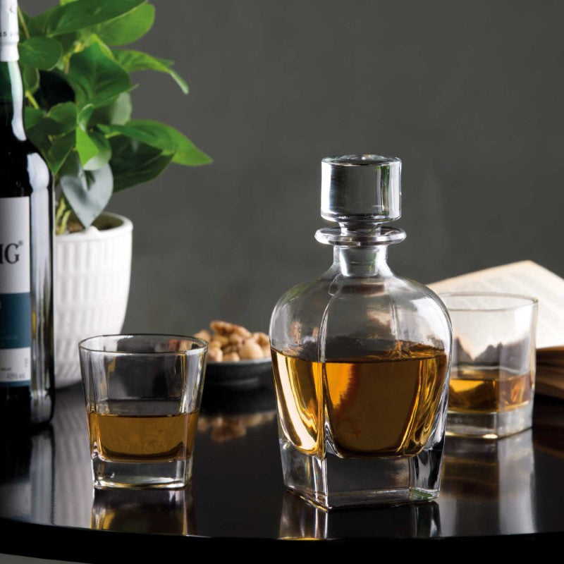 Islay Whisky Decanter Set features a crystal decanter and two glasses, elegantly presented in a natural pine box.