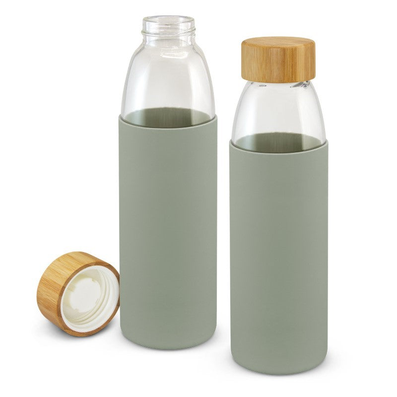 Set of 5 elegant 500ml grey glass bottles with silicone sleeves and bamboo lids for eco-friendly hydration.