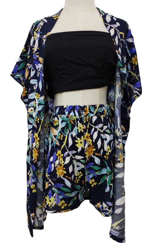 Lightweight kimono and shorts set with elegant small leaf patterns, perfect for summer comfort and style.