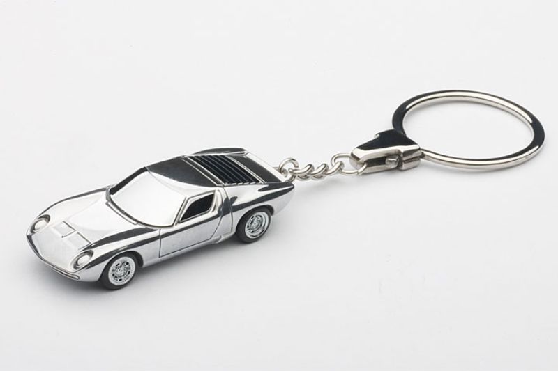Aluminum keychain featuring a detailed 1/87 scale model of Lamborghini Miura SV, perfect for car enthusiasts.