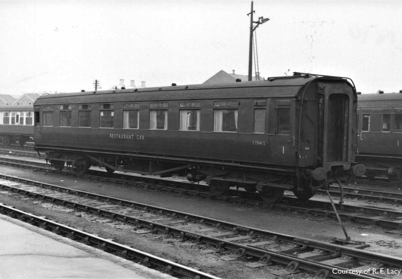 Hornby zBR Maunsell Comp Diner 7841 model showcases elegant Era 5 dining coach design, perfect for collectors and model railways.