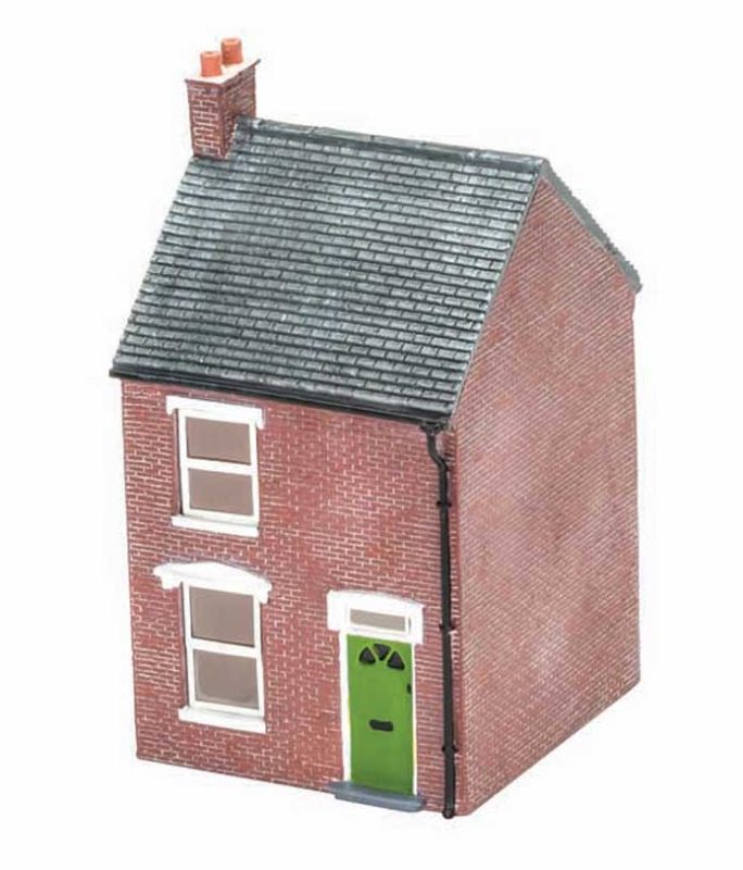Hornby Right Hand Mid Terraced House model, meticulously crafted from poly resin, ideal for enhancing model railway layouts.