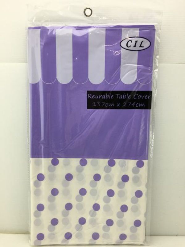 Plastic purple tablecovers (137 x 274 cm) in a set of 12, perfect for protecting tables at any event.