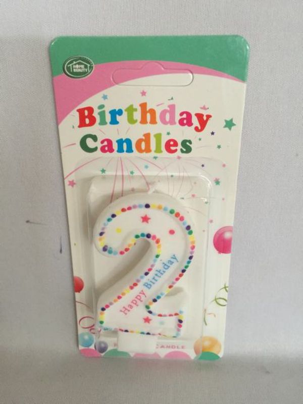 Colorful set of 12 birthday candles, perfect for any celebration, safe for all ages and ideal for cake decoration.
