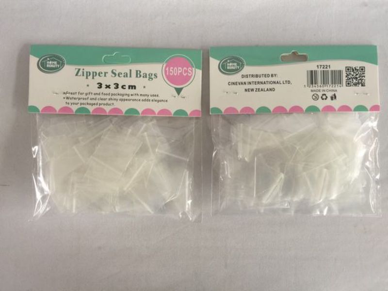 Mini zipper seal bags (3 x 3cm) in bulk for organizing and protecting small items, ideal for crafts and storage.
