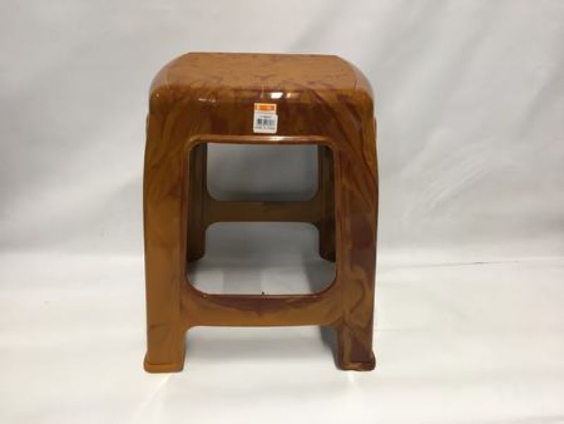 Set of 6 elegant brown stools (34 x 48cm) ideal for dining or extra seating, combining style and functionality.