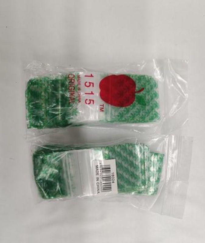 Resealable plastic bags (1200pcs) for food storage, crafting, and organizing, ensuring freshness and durability.