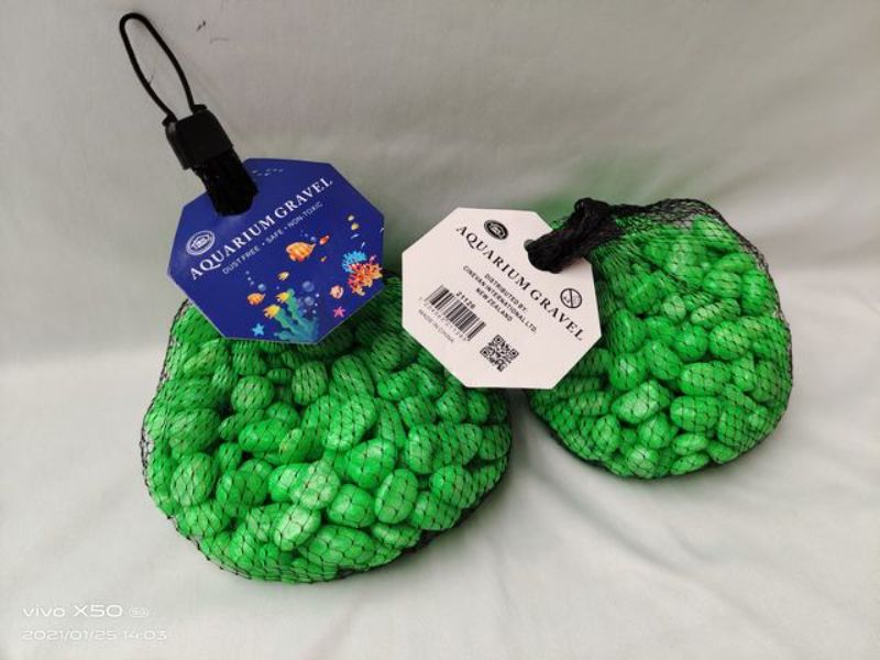 Light green aquarium stones in 12 packs (700g) for vibrant aquascaping and a serene underwater environment.