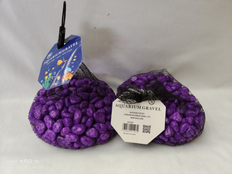 Vibrant purple aquarium stones in 700g packs, perfect for aquascaping and enhancing fish habitats.