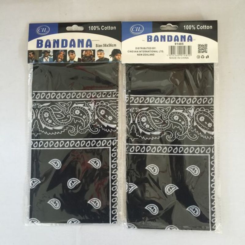 Set of 12 black bandanas, each 56 x 56cm, versatile for style, crafts, or outdoor use. Perfect accessory for everyone.