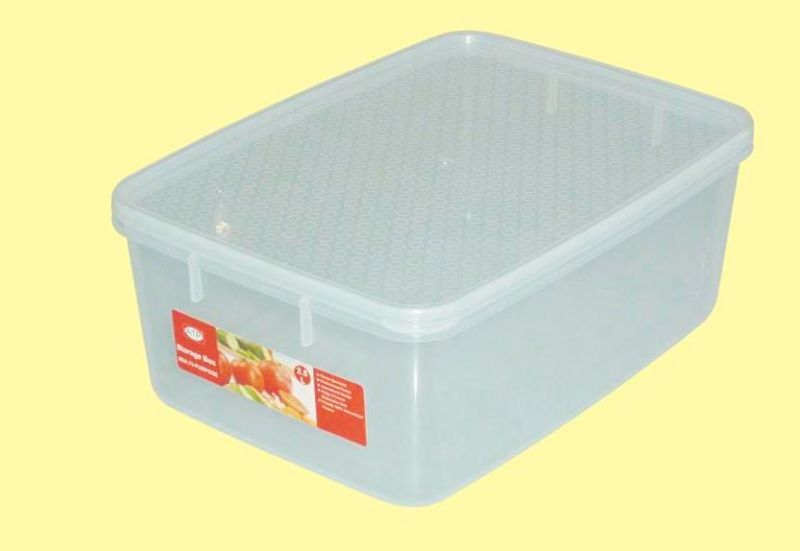 Set of 12 transparent plastic storage boxes (2.5L) for organizing toys, supplies, and decorations efficiently.